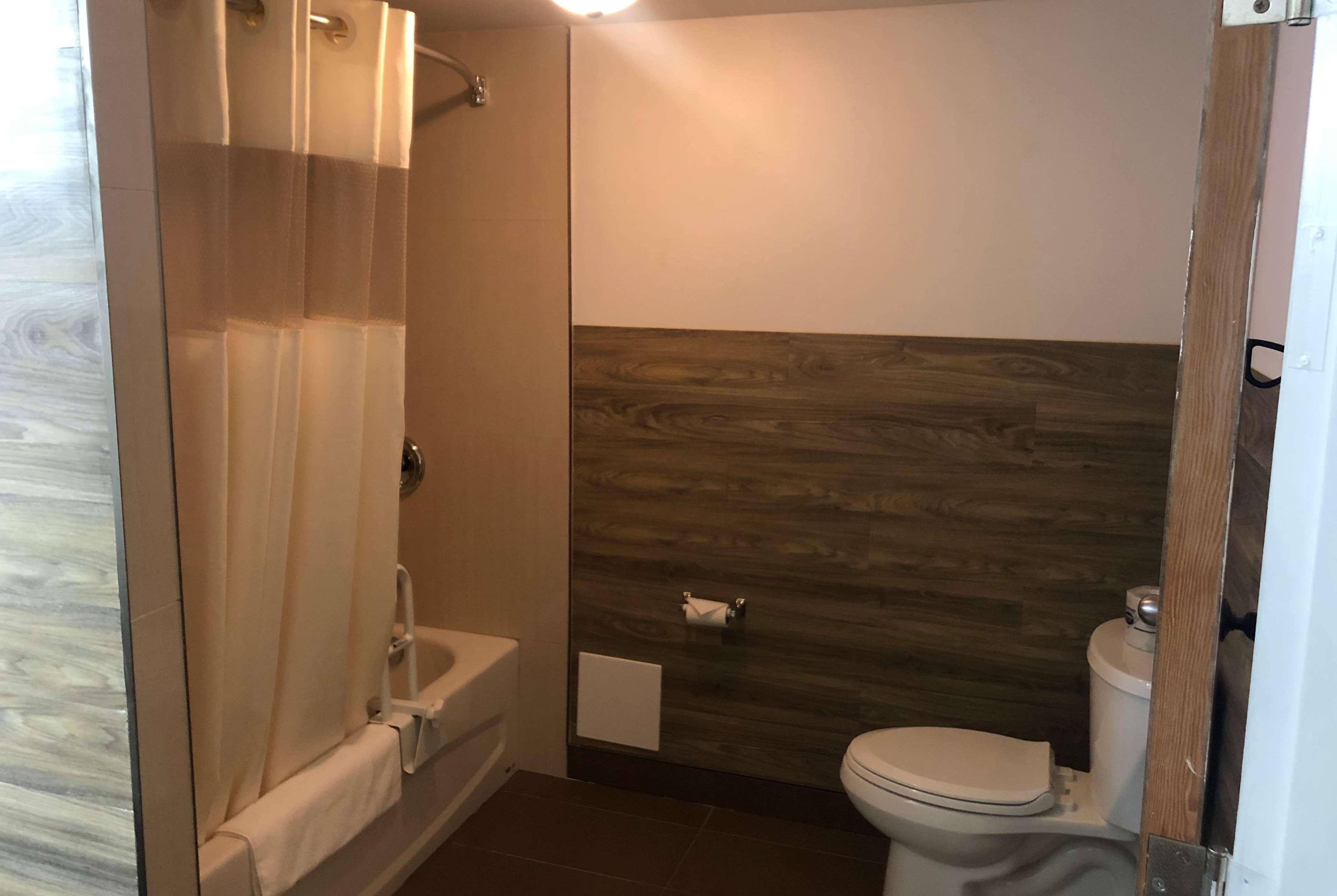 Travelodge By Wyndham Lindsay Exteriér fotografie