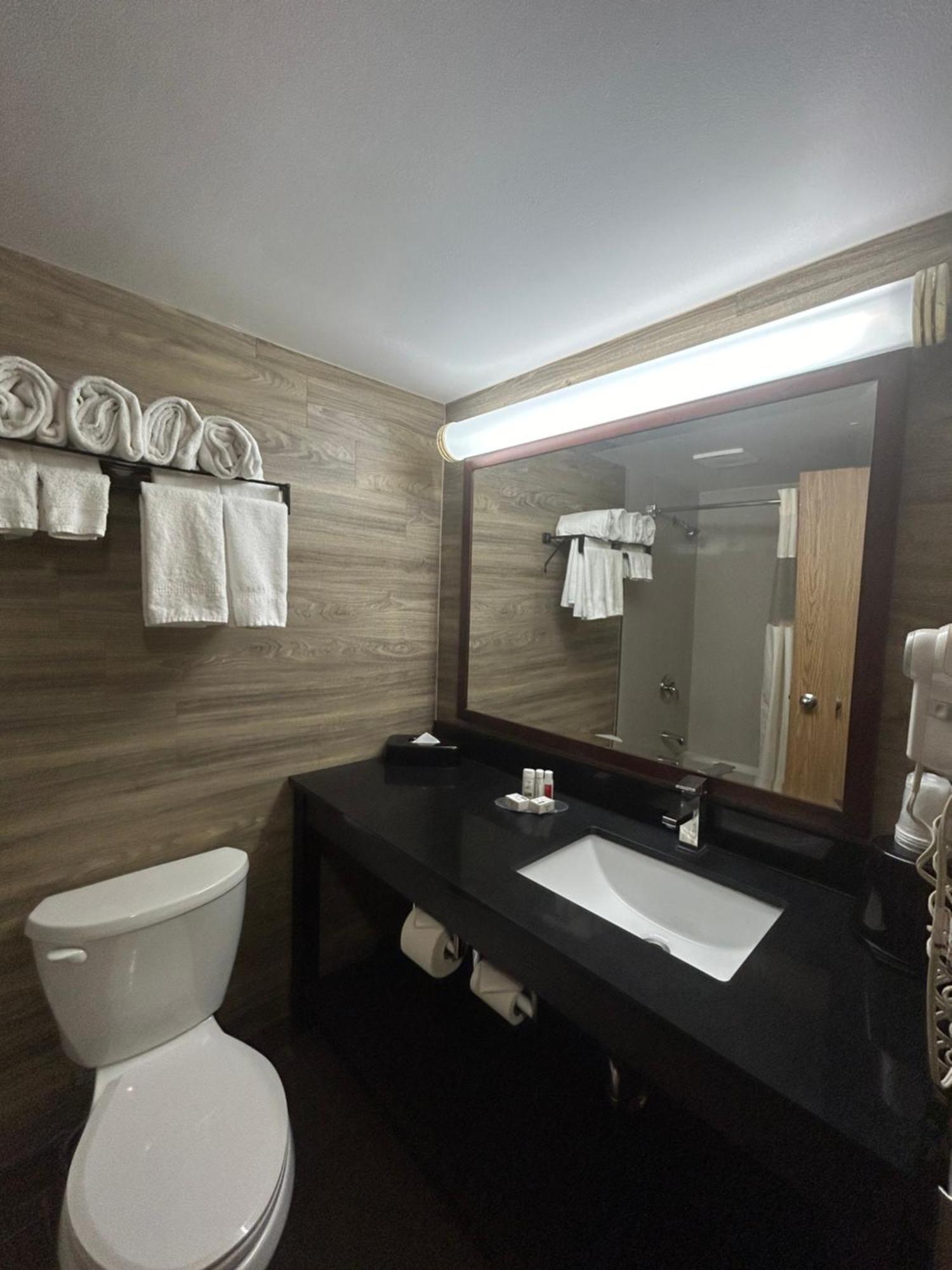 Travelodge By Wyndham Lindsay Exteriér fotografie